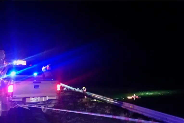 Cuatro hermanas murieron al caer con su camioneta en una laguna y quedar atrapadas: la quinta sobrevivió