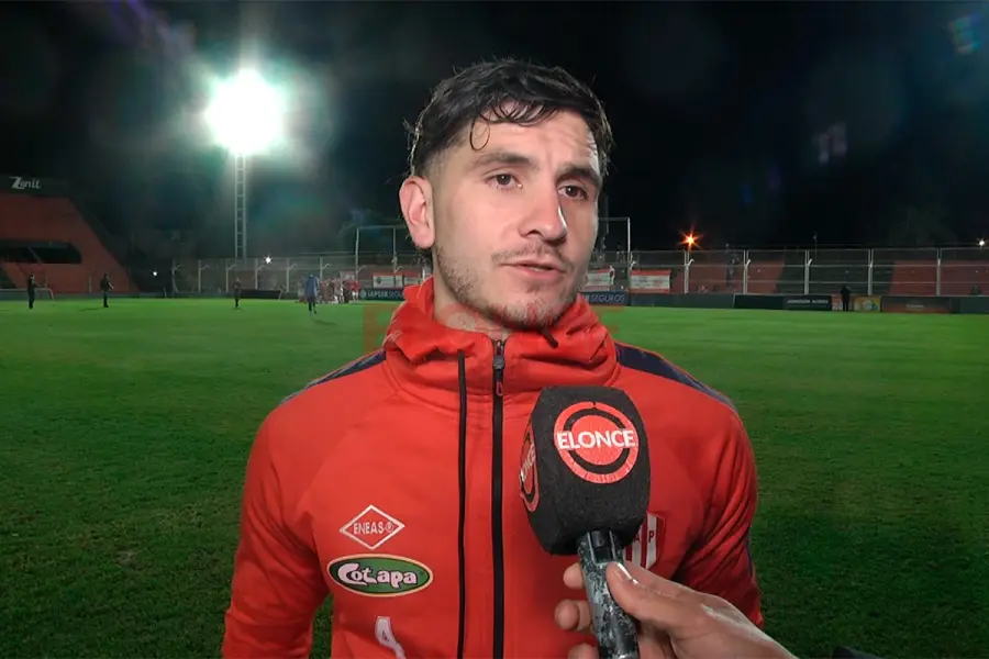 Juan Ignacio Mitre, figura y goleador de Atl&eacute;tico Paran&aacute;. Foto: Elonce.