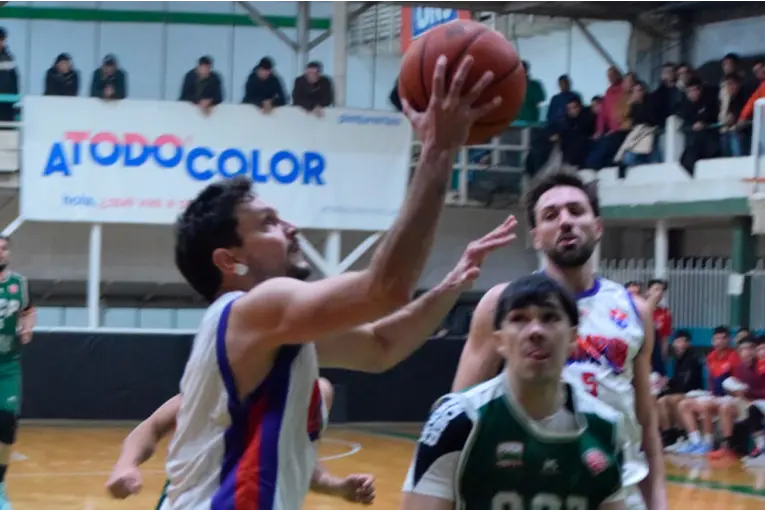 Olimpia ganó en el Juan Baglietto y tomó ventaja en las semifinales