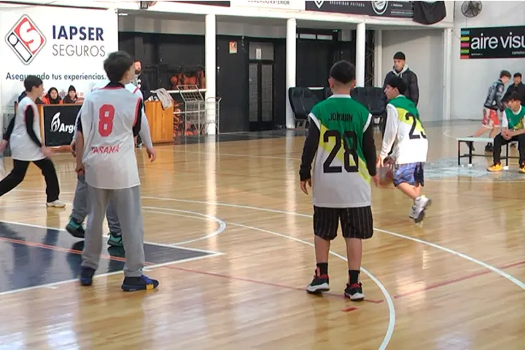 Juegos Deportivos de la Ciudad: atletismo y básquet reunieron a más de 200 jóvenes