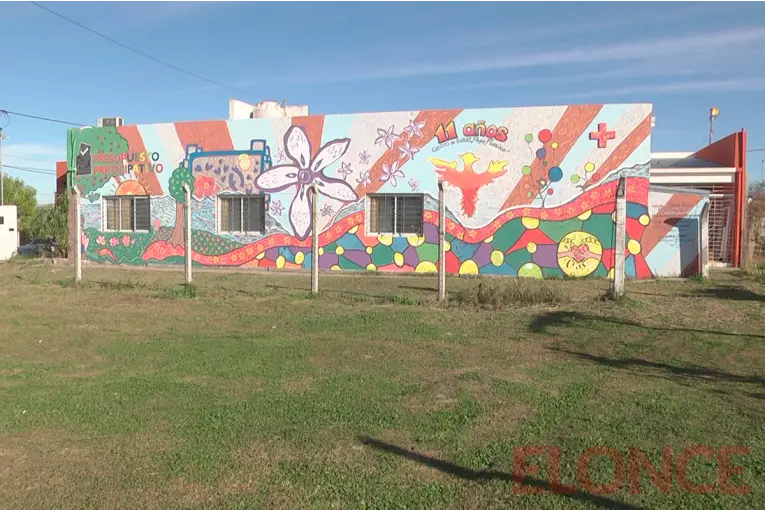 Presentaron un mural comunitario en el aniversario del Centro de Salud Papa Francisco de Paraná