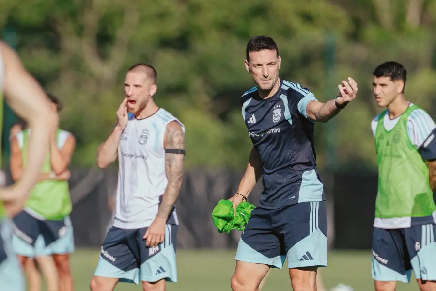 Lionel Scaloni prepara varios cambios.