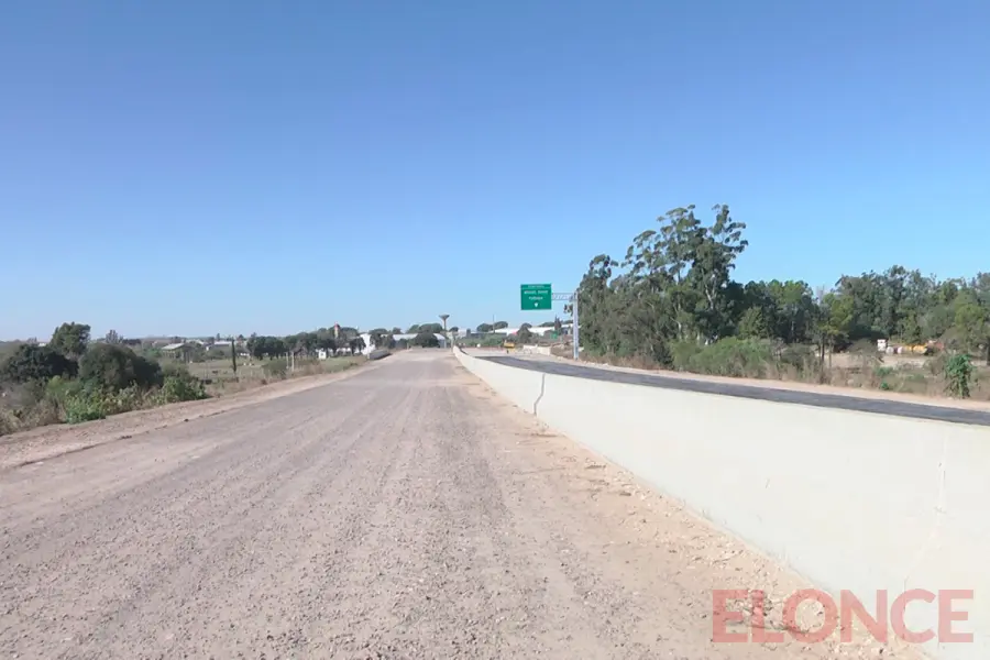 Avenida urbana en el acceso sureste de Paran&aacute; (foto Elonce)