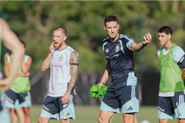 Selección Argentina vuelve a entrenarse: caras nuevas, ausencias y el cronograma de amistosos