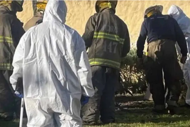 Hallaron a una mujer enterrada en el patio de su casa tras la confesión de su hijo