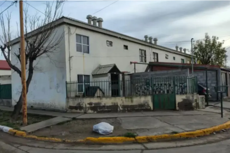 Una niña de 7 años se arrojó desde un primer piso para pedir ayuda por su hermano