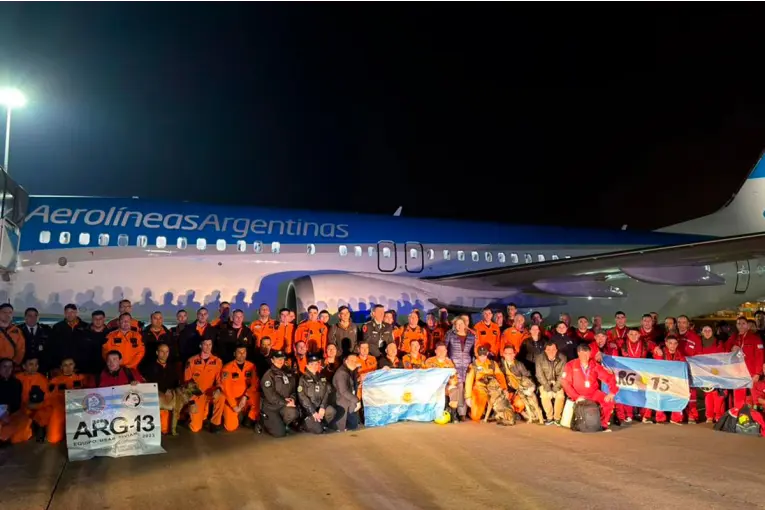 Argentina envió un avión carguero y un vuelo con brigadistas a Venezuela tras los sismos