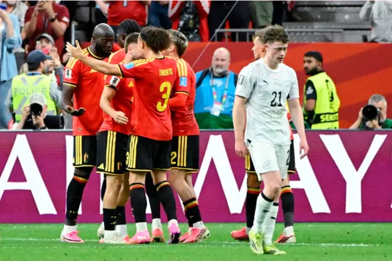 Bélgica goleó a Nueva Zelanda y consiguió el primer puesto en el Grupo G