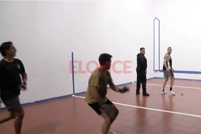 Torneo de Pelota a Mano en el Club de Pescadores reunió a 14 parejas en homenaje a Paraná