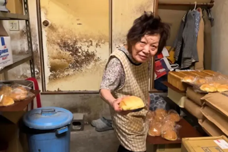 Panadera japonesa de 84 años trabaja hasta 20 horas por día para mantener vivo el negocio familiar