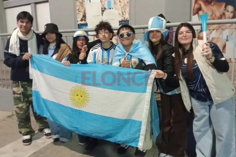 Fan Zone en Paraná: cientos de hinchas vivieron la previa del partido entre Argentina y Jordania