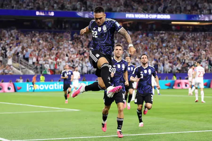 Lautaro Mart&iacute;nez marc&oacute; su primer gol en un Mundial. Foto: La Naci&oacute;n.
