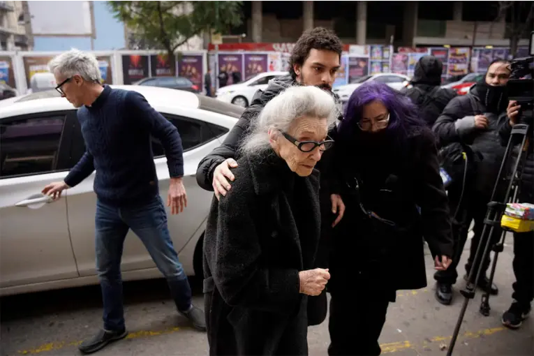 Con dolor, familiares, colegas y amigos despidieron a Ernestina Pais