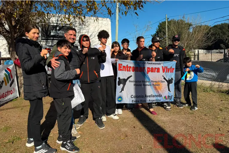 Emotivo recibimiento a taekwondistas entrerrianos que brillaron en el Sudamericano en Perú