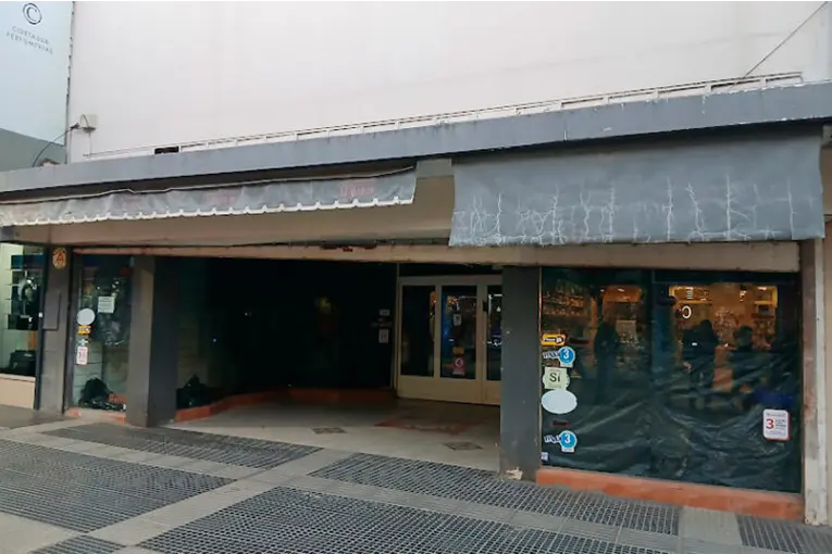 Cerró definitivamente Q´Bien Indumentaria, histórico local de la peatonal de Paraná