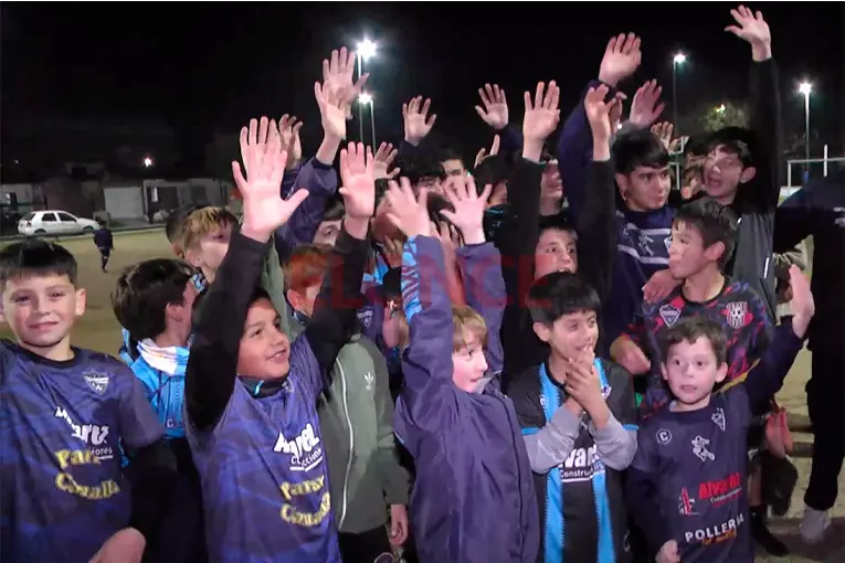 La Academia Antonini tendrá su propio álbum de figuritas y sigue creciendo en el barrio