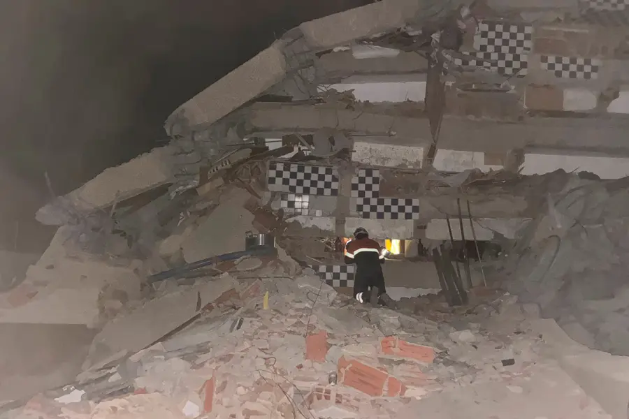 Tareas de rescate tras terremotos en Venezuela (foto Mariano Gastiazoro)