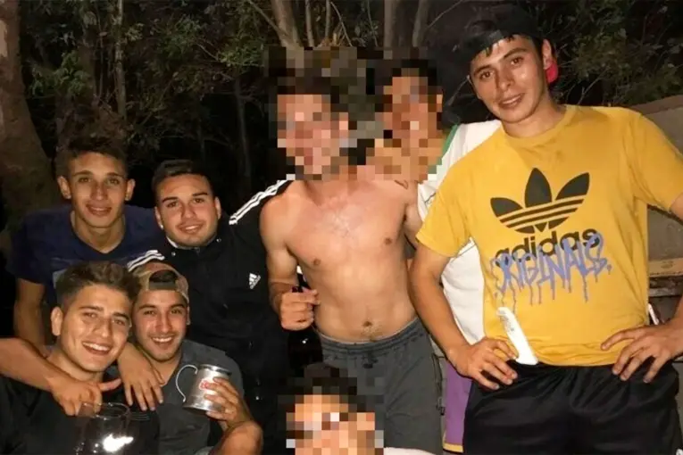 La historia de una joven abusada por sus amigos: Era la violada del pueblo