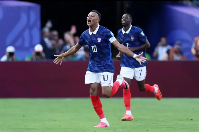 Francia goleó a Suecia con un doblete de Mbappé y avanzó a octavos del Mundial 2026