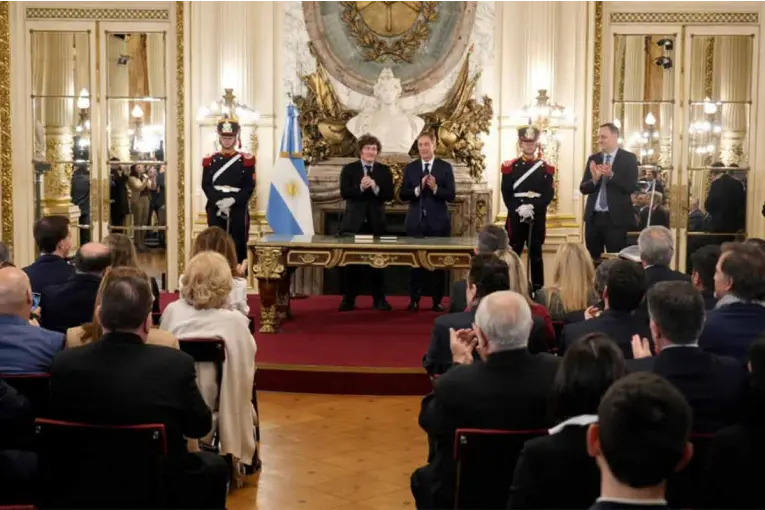 Diego Santilli juró como nuevo Jefe de Gabinete: estuvieron gobernadores y Adorni