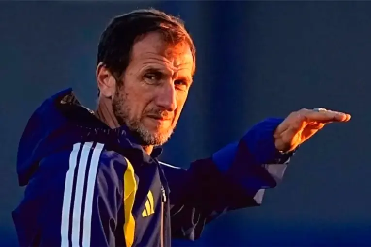 Boca: los delanteros que tiene Arruabarrena y los refuerzos que busca tras la rescisión de Cavani