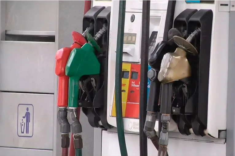 Promociones para cargar nafta: qué descuentos de hasta el 30% ofrecen bancos y billeteras