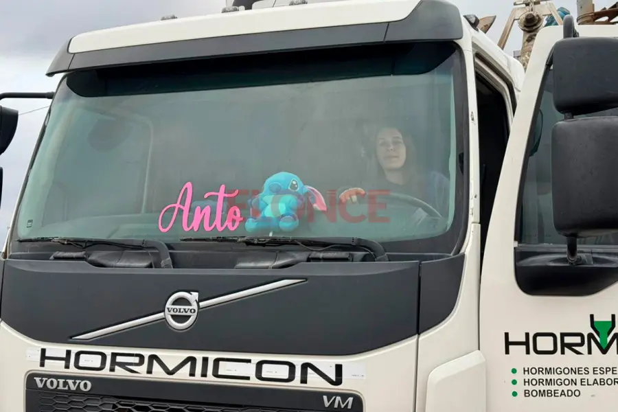 Antonella Battig, camionera (foto Elonce)