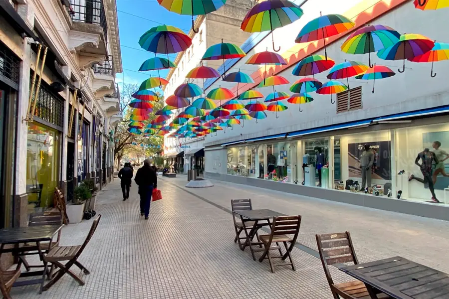 Intervenci&oacute;n art&iacute;stica en peatonal de Santa Fe (Aire de Santa Fe)