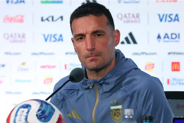 Scaloni, entre los cinco mejores de su promoción, enfrentará a su maestro en la final del Mundial ante España