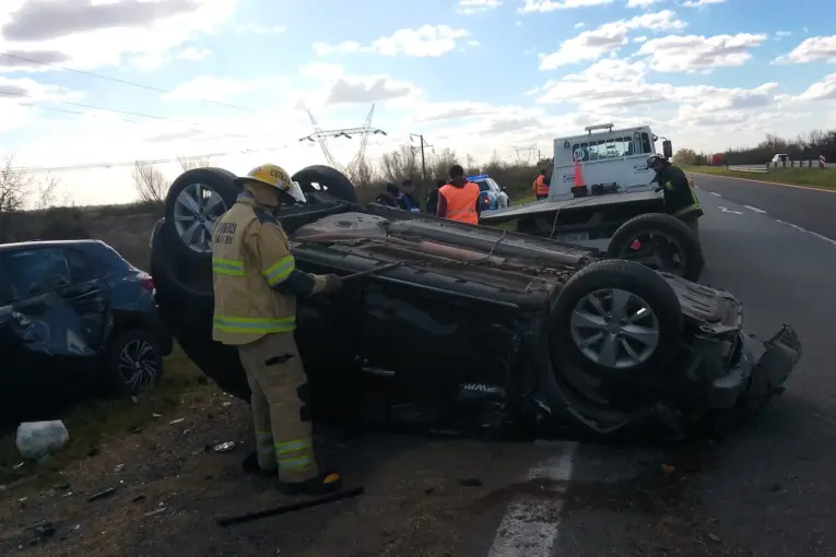 Violento choque y vuelco en la Autovía 12: un hombre de 79 años resultó herido