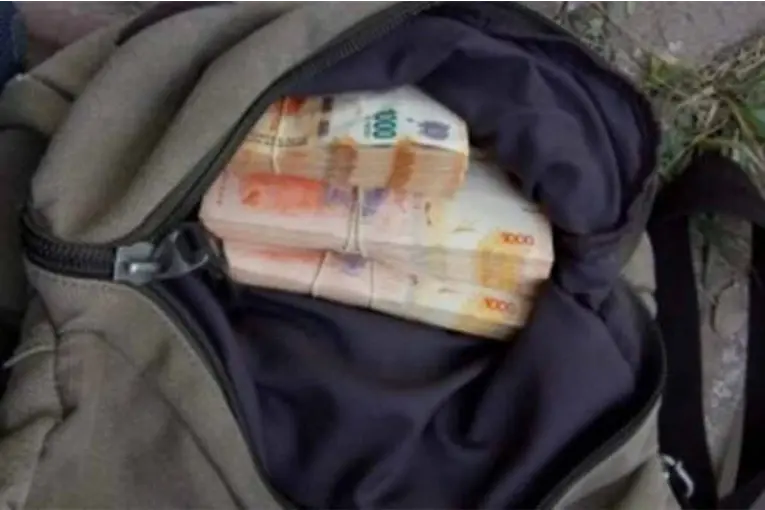 Comerciante encontró una mochila con $90 millones, no la devolvió y terminó detenido