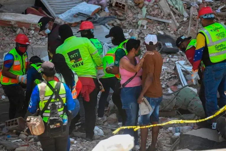 Más de 6.400 personas han sido rescatadas en Venezuela tras los terremotos