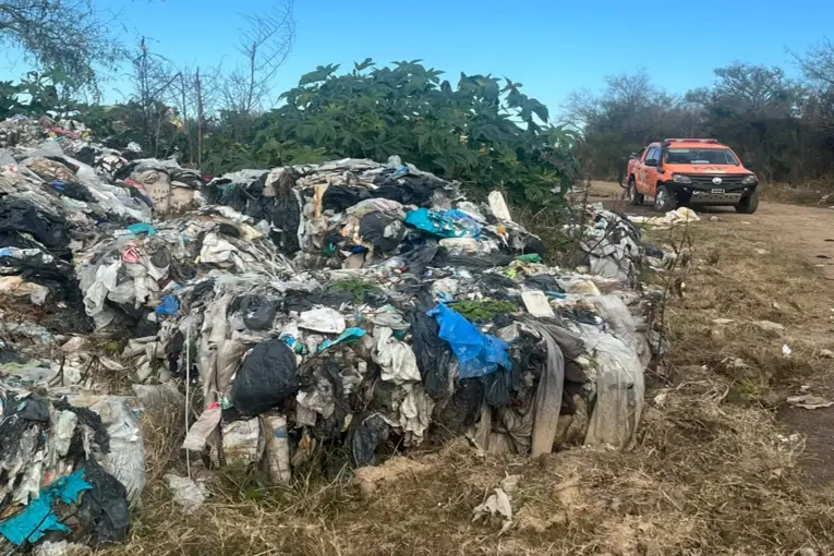 Ordenaron frenar el vuelco de residuos en un área natural protegida de Entre Ríos