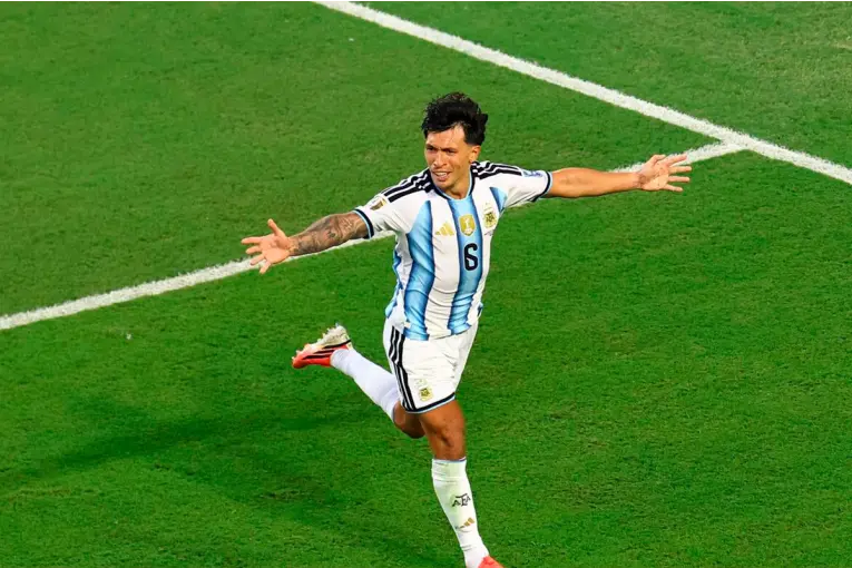 Lisandro Martínez, del palo santo al agua bendita: Los hinchas deben estar muy orgullosos de la Selección