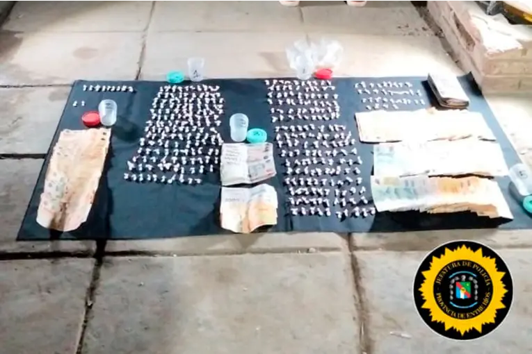 Incautaron cerca de un millón de pesos, cocaína y marihuana tras un allanamiento en Lomas del Mirador II