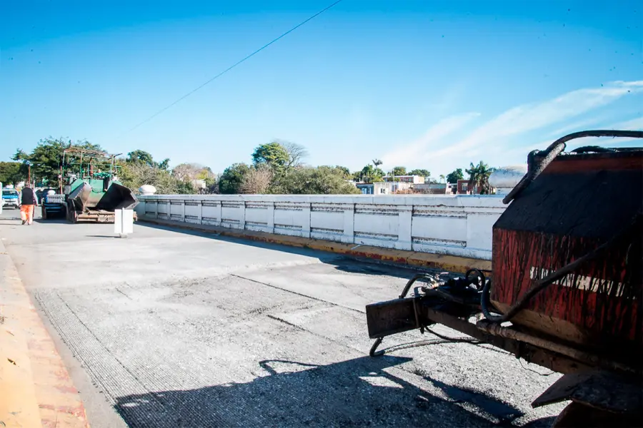 Rehabilitan el tr&aacute;nsito vehicular en el Puente Blanco (foto Municipalidad de Paran&aacute;)
