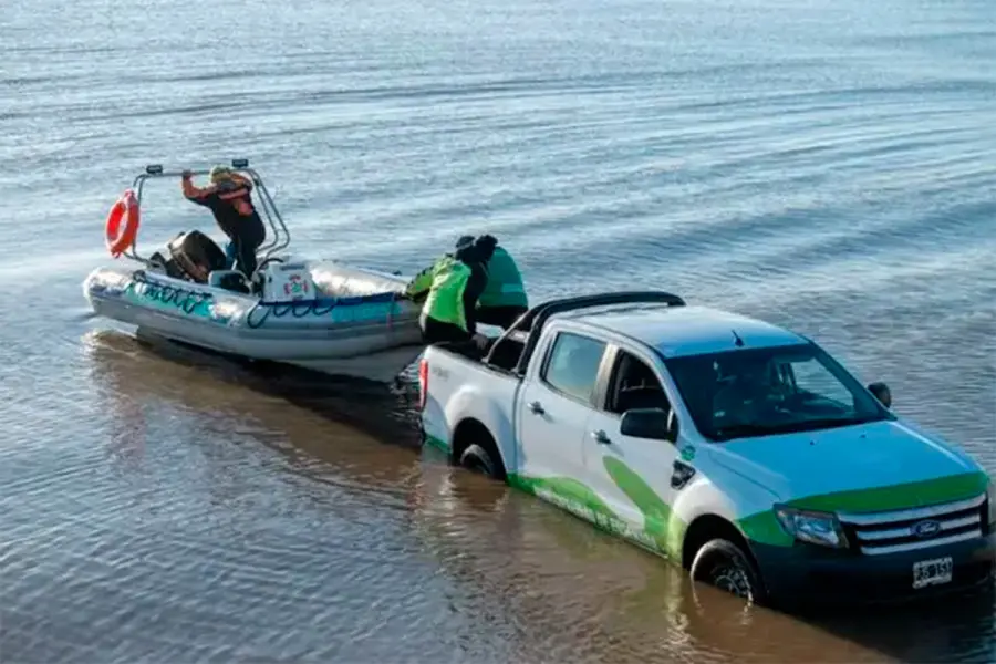 Buscan a cinco pescadores desaparecidos en el R&iacute;o de la Plata