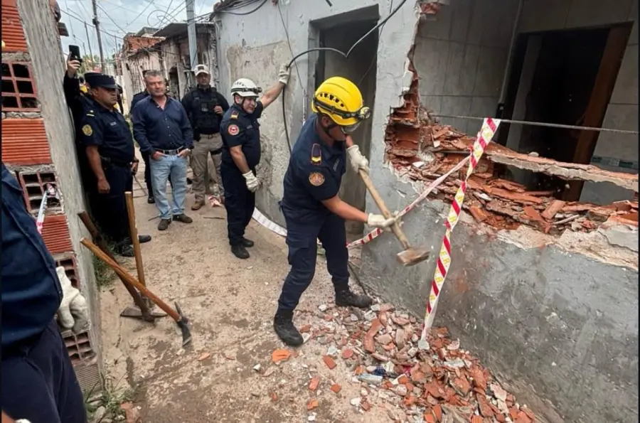 El 14 de abril de 2026 se destruyó ese bunker de drogas del barrio Lomas del Mirador en el marco de esta causa.-