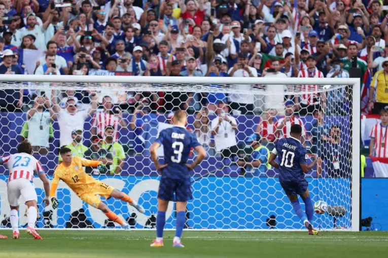 Francia eliminó a Paraguay y enfrentará a Marruecos en los cuartos de final del Mundial