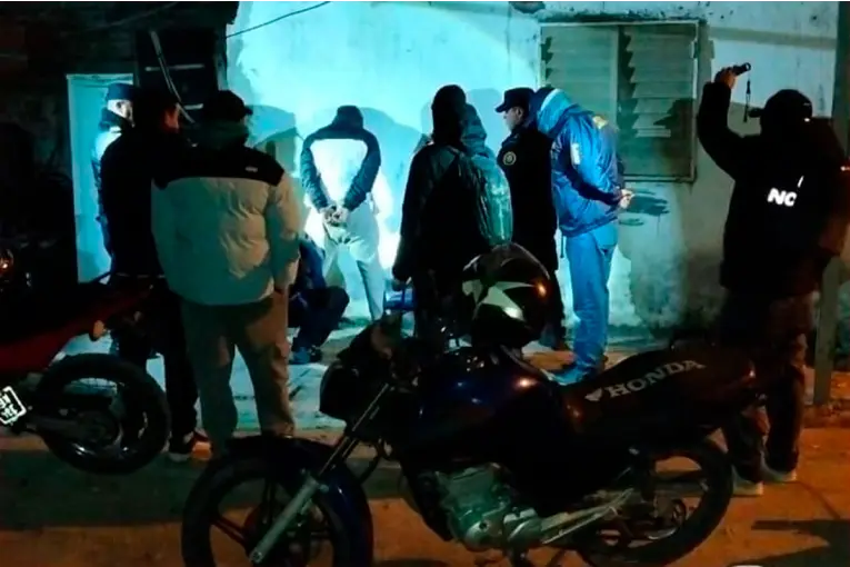 Venta de droga en Lomas del Mirador II: arrestaron al hombre prófugo y son 14 los detenidos