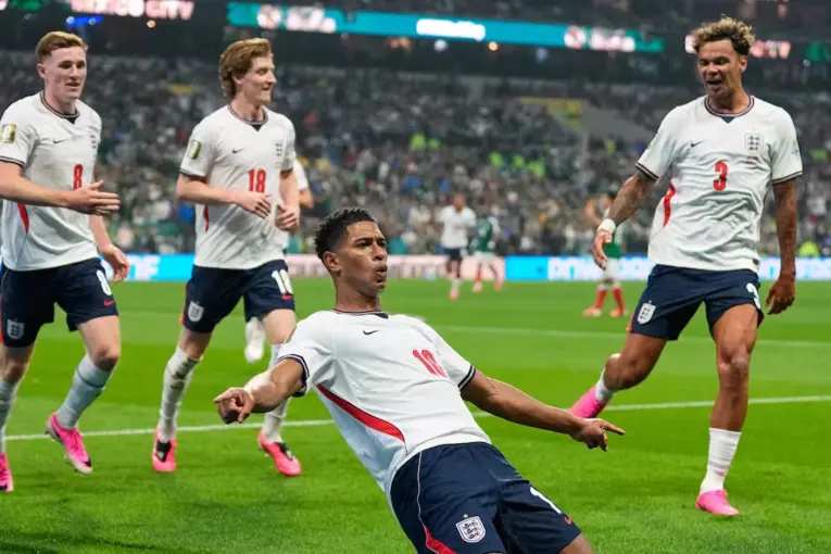 Inglaterra eliminó a México tras un 3-2 en el Estadio Azteca