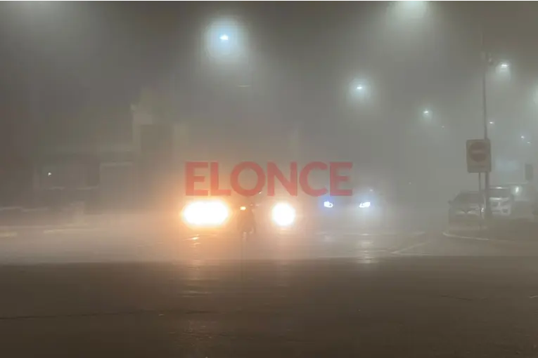 Niebla intensa cubrió Paraná y redujo la visibilidad a solo 300 metros