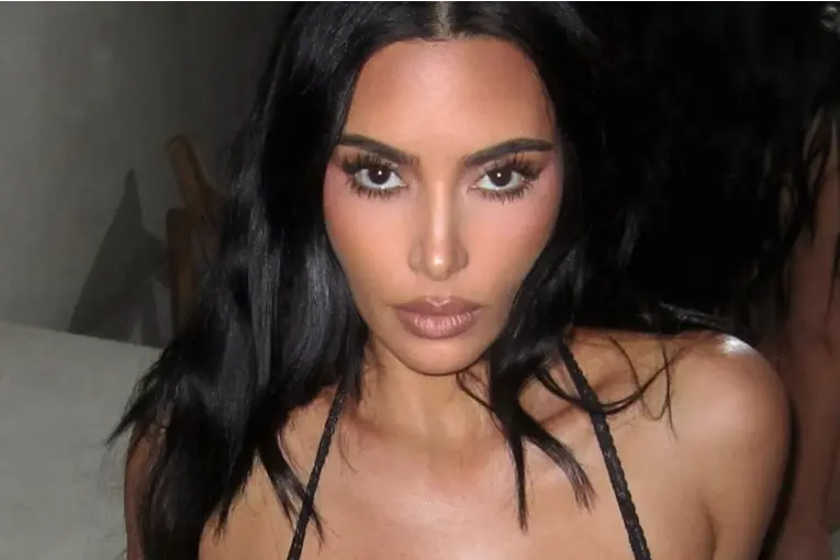 Kim Kardashian presentó una microbikini de leopardo que no pasó desapercibida