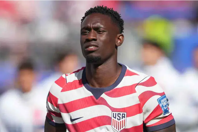 La UEFA cuestionó con dureza a la FIFA por habilitar a Balogun para jugar los octavos