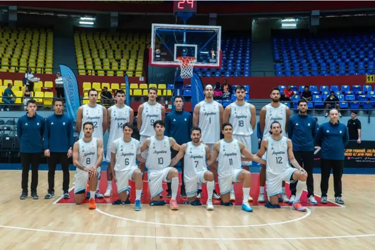La Selección Argentina de básquet aplastó a Panamá y cerró la fase con tres triunfos al hilo