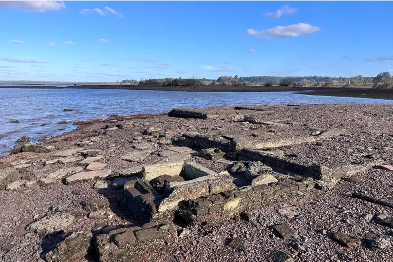 La bajante del lago de Salto Grande dejó al descubierto parte de la antigua Federación