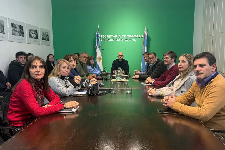 El gobierno provincial y los gremios estatales retoman la paritaria este martes