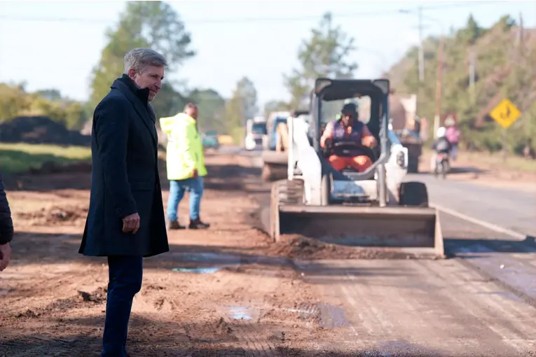 El gobernador recorrió las obras que se realizan en las rutas provinciales 4 y 22