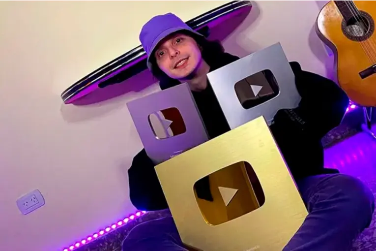 Murió el youtuber Chatterbox y su padre en un choque frontal