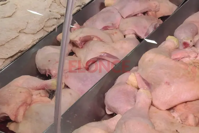 Consumo de pollo: por qué los clientes lo eligen más que carne vacuna en Paraná